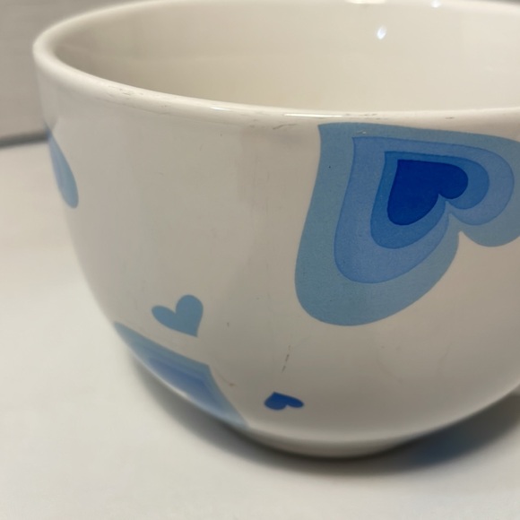 La Senza Coffee mug. White with blue hearts. - Picture 5 of 7